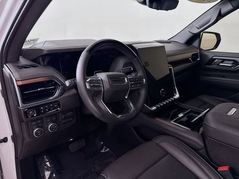 Used 2025 GMC Yukon Denali w/ Denali Reserve Package AWD/4WD image 12