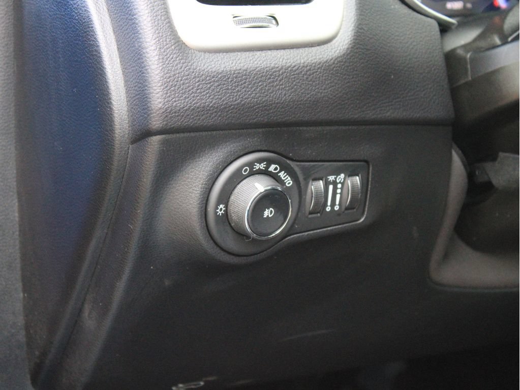 Used 2019 Jeep Compass Latitude w/ Popular Equipment Group AWD/4WD image 15