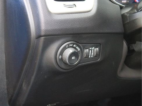 Used 2019 Jeep Compass Latitude w/ Popular Equipment Group AWD/4WD image 15