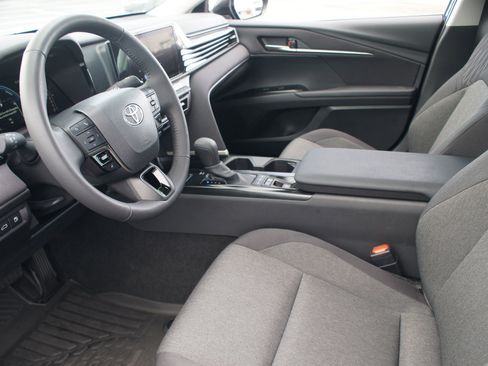 Used 2025 Toyota Camry LE w/ Convenience Package FWD image 14