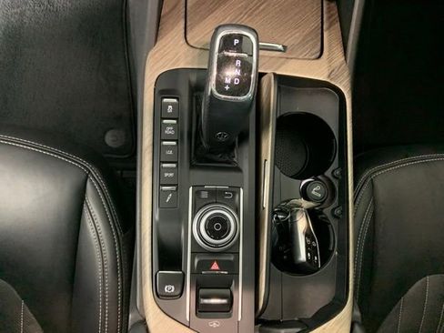 Used 2019 Maserati Levante GranLusso AWD/4WD image 25