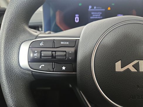 Used 2025 Kia K5 LXS image 16