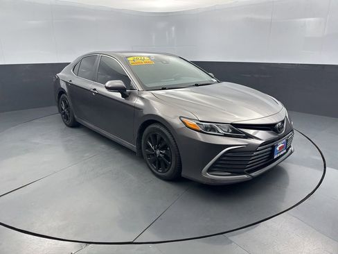 Used 2021 Toyota Camry LE w/ Cold Weather Package image 7