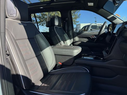 Used 2025 GMC Yukon XL AT4 Ultimate image 15