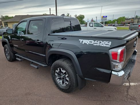 Certified 2020 Toyota Tacoma TRD Off-Road AWD/4WD image 5
