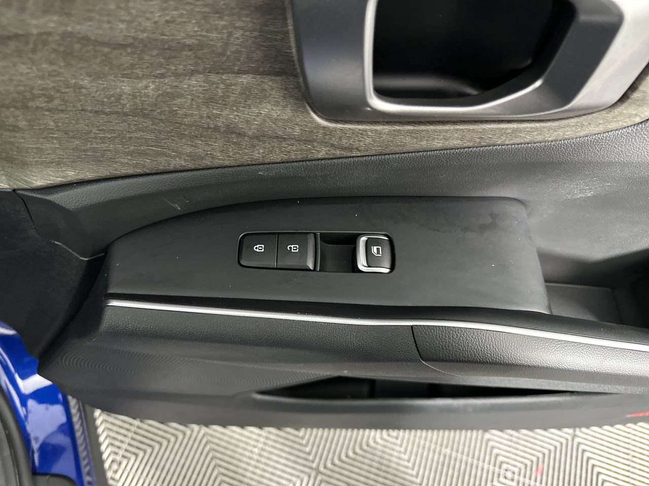 Used 2023 Kia Sorento EX w/ Panoramic Sunroof Package FWD image 13