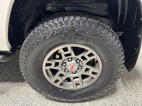 Used 2019 Toyota 4Runner TRD Off-Road Premium AWD/4WD image 18