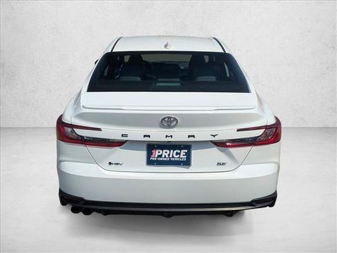 Used 2025 Toyota Camry SE FWD image 6