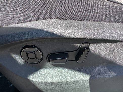 New 2025 Volkswagen Tiguan SE R-Line image 17