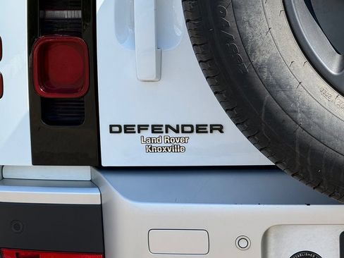 Used 2023 Land Rover Defender 110 S AWD/4WD image 38