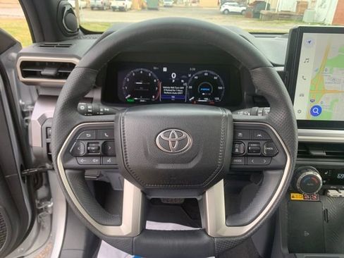 Used 2025 Toyota 4Runner 4WD image 15