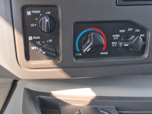 Used 2009 Ford E-350 and Econoline 350 XL RWD image 19