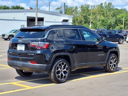 Used 2025 Jeep Compass Limited AWD/4WD image 2