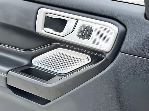 Used 2020 Ford Explorer ST w/ ST Street Pack image 30