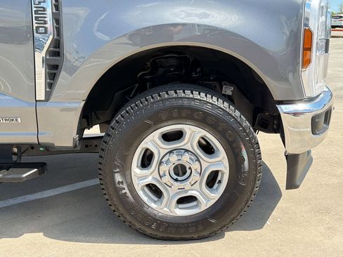 Used 2025 Ford F250 XLT AWD/4WD image 12