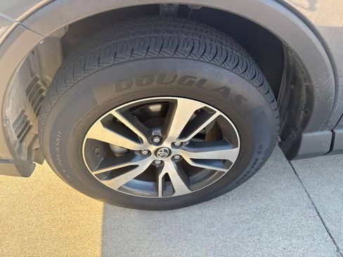 Used 2017 Toyota RAV4 XLE FWD image 2