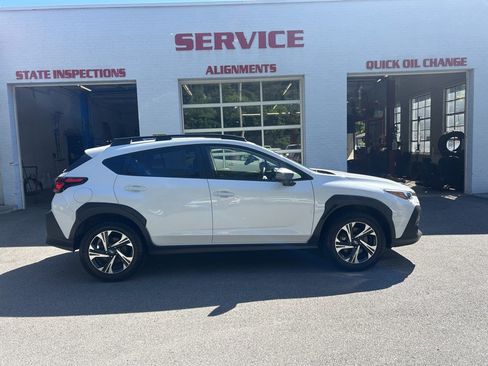 Used 2024 Subaru Crosstrek 2.0i Premium AWD/4WD image 8