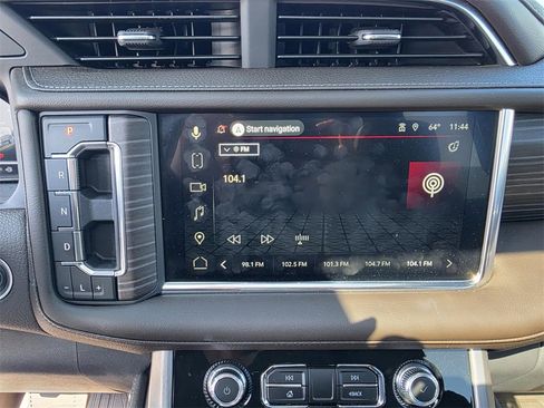 Used 2024 GMC Yukon Denali w/ Denali Reserve Package image 19