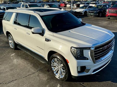 Used 2021 GMC Yukon XL SLT w/ SLT Luxury Plus Package image 4