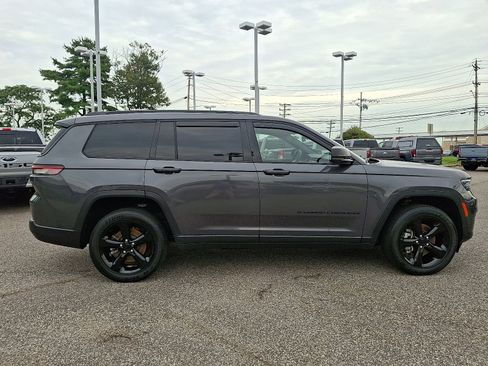 Used 2023 Jeep Grand Cherokee L Laredo image 12