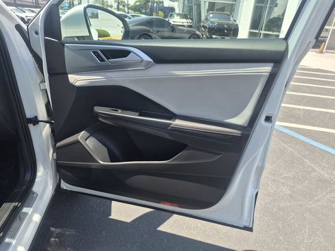 Used 2025 Volkswagen Taos SE FWD image 25