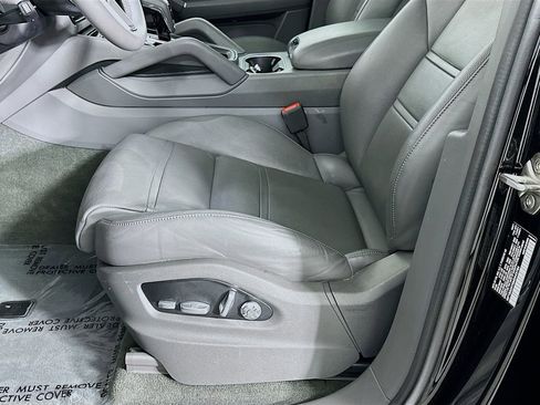 Used 2021 Porsche Cayenne Coupe image 22