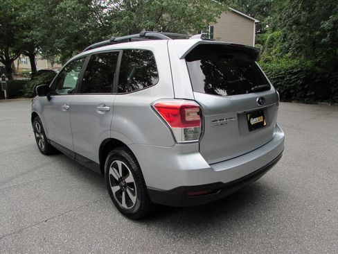 Used 2017 Subaru Forester 2.5i Premium AWD/4WD image 4