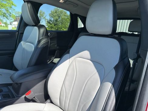 Used 2025 Ford Escape Platinum w/ Premium Technology Package AWD/4WD image 30