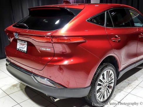 Used 2024 Toyota Venza Limited image 11
