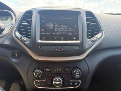 Used 2015 Jeep Cherokee Latitude w/ Comfort/Convenience Group AWD/4WD image 36