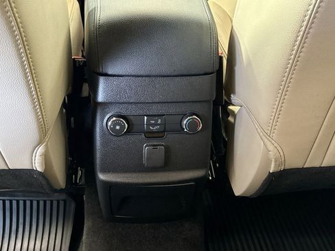 Used 2018 Ford Explorer XLT w/ Equipment Group 202A image 23