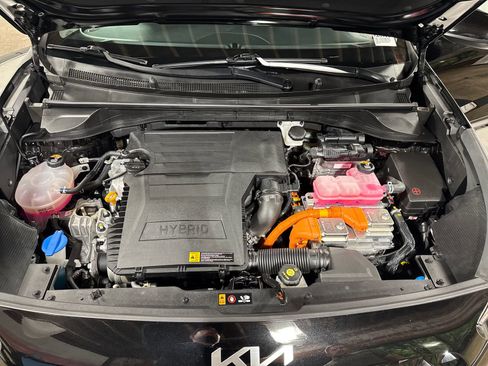 Certified 2022 Kia Niro LXS w/ Digital Cluster Package FWD image 28