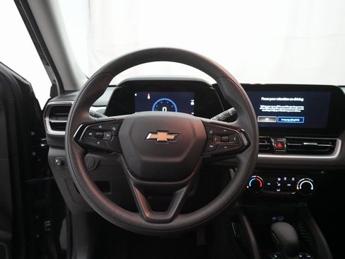 Used 2025 Chevrolet TrailBlazer LT image 4