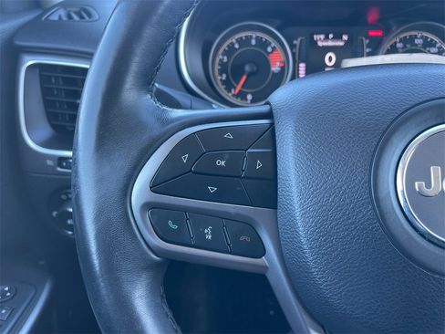 Used 2019 Jeep Cherokee Latitude Plus w/ Cold Weather Group image 27