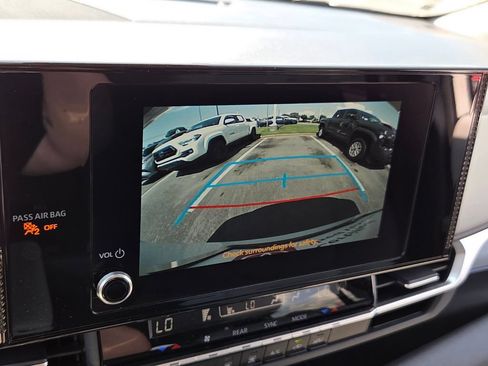 Used 2025 Toyota Sienna LE FWD image 20