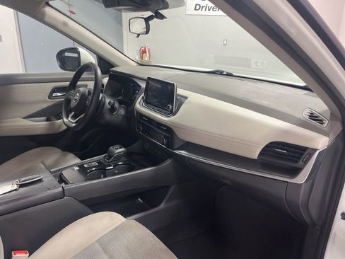 Used 2023 Nissan Rogue SV image 21