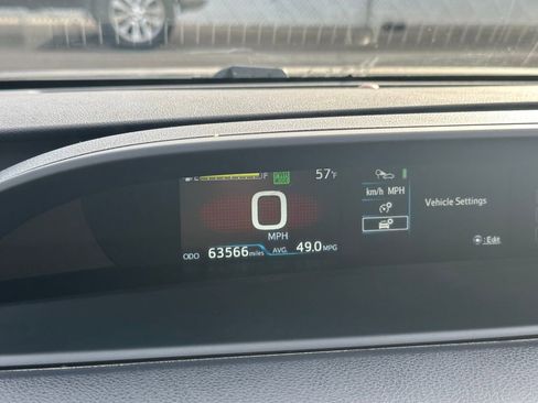 Used 2022 Toyota Prius LE image 60