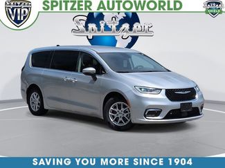 Used 2023 Chrysler Pacifica Touring-L FWD video 1