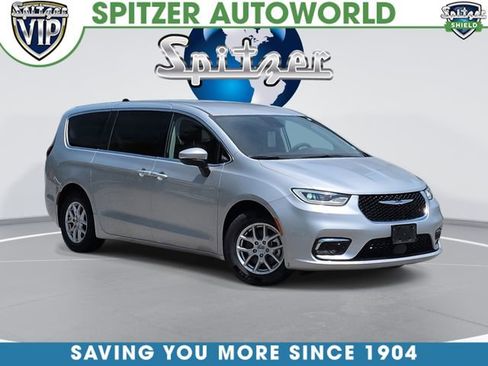 Used 2023 Chrysler Pacifica Touring-L FWD image 1
