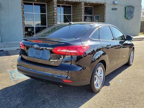 Used 2017 Ford Focus SE image 3