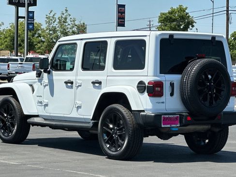 Used 2022 Jeep Wrangler Unlimited Sahara w/ Safety Group AWD/4WD image 7