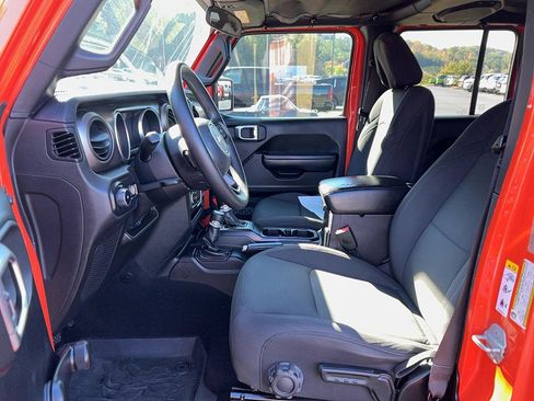 Used 2018 Jeep Wrangler Unlimited Sport image 12