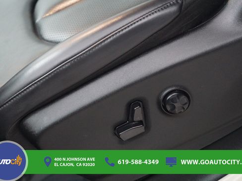 Used 2023 Chrysler Pacifica Touring-L FWD image 18