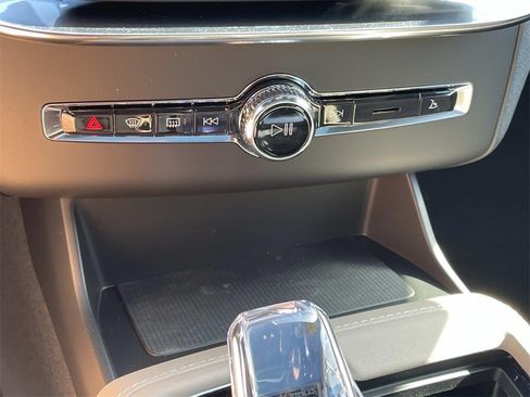 Certified 2026 Volvo XC90 B5 Core AWD/4WD image 28