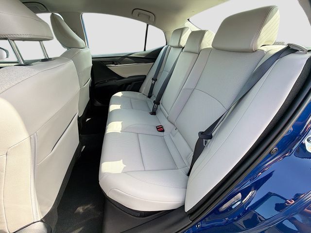 Used 2026 Toyota Camry XLE FWD image 25
