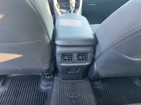 Used 2022 Toyota RAV4 LE AWD/4WD image 13