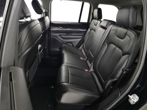 Used 2023 Jeep Grand Cherokee Limited w/ Luxury Tech Group II AWD/4WD image 35