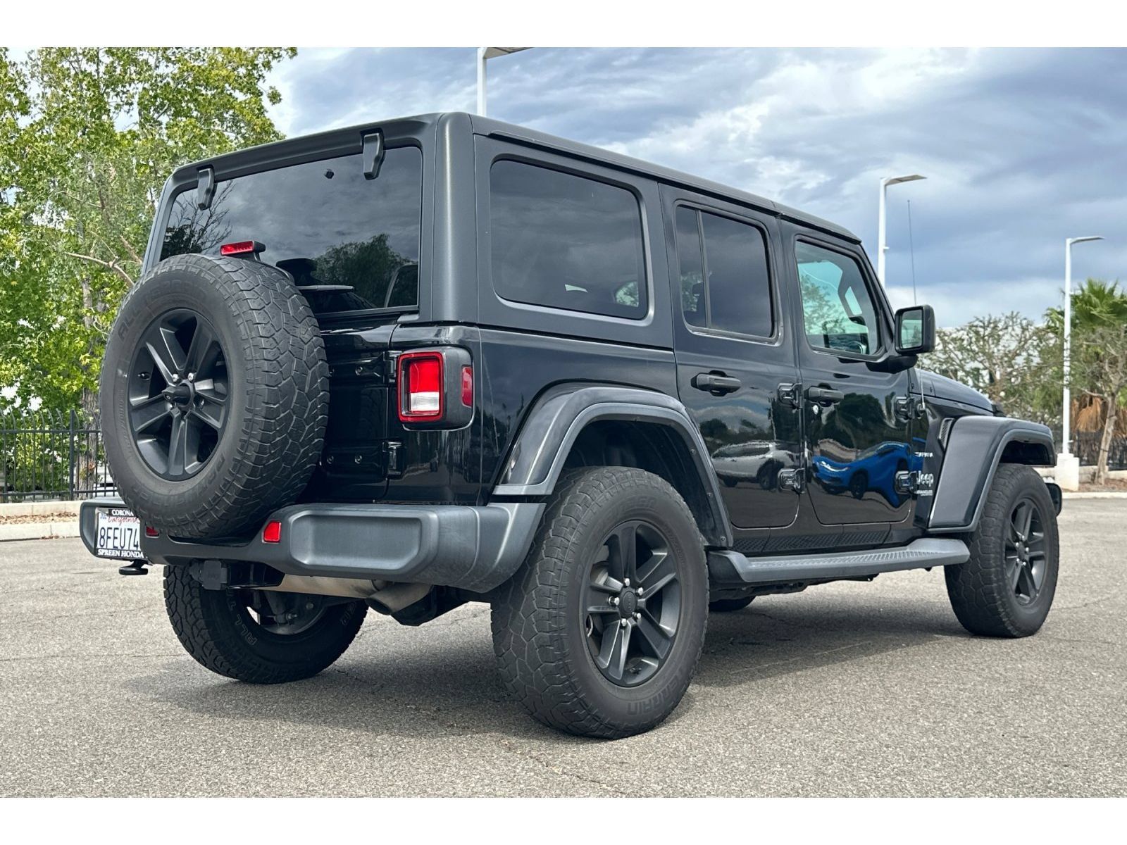 Used 2018 Jeep Wrangler Unlimited Sahara AWD/4WD image 6