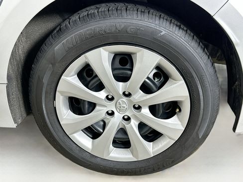 Used 2025 Toyota Corolla LE image 11