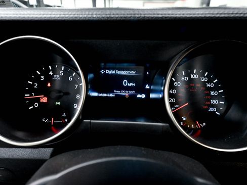Used 2016 Ford Mustang Shelby GT350 w/ Technology Package RWD image 9